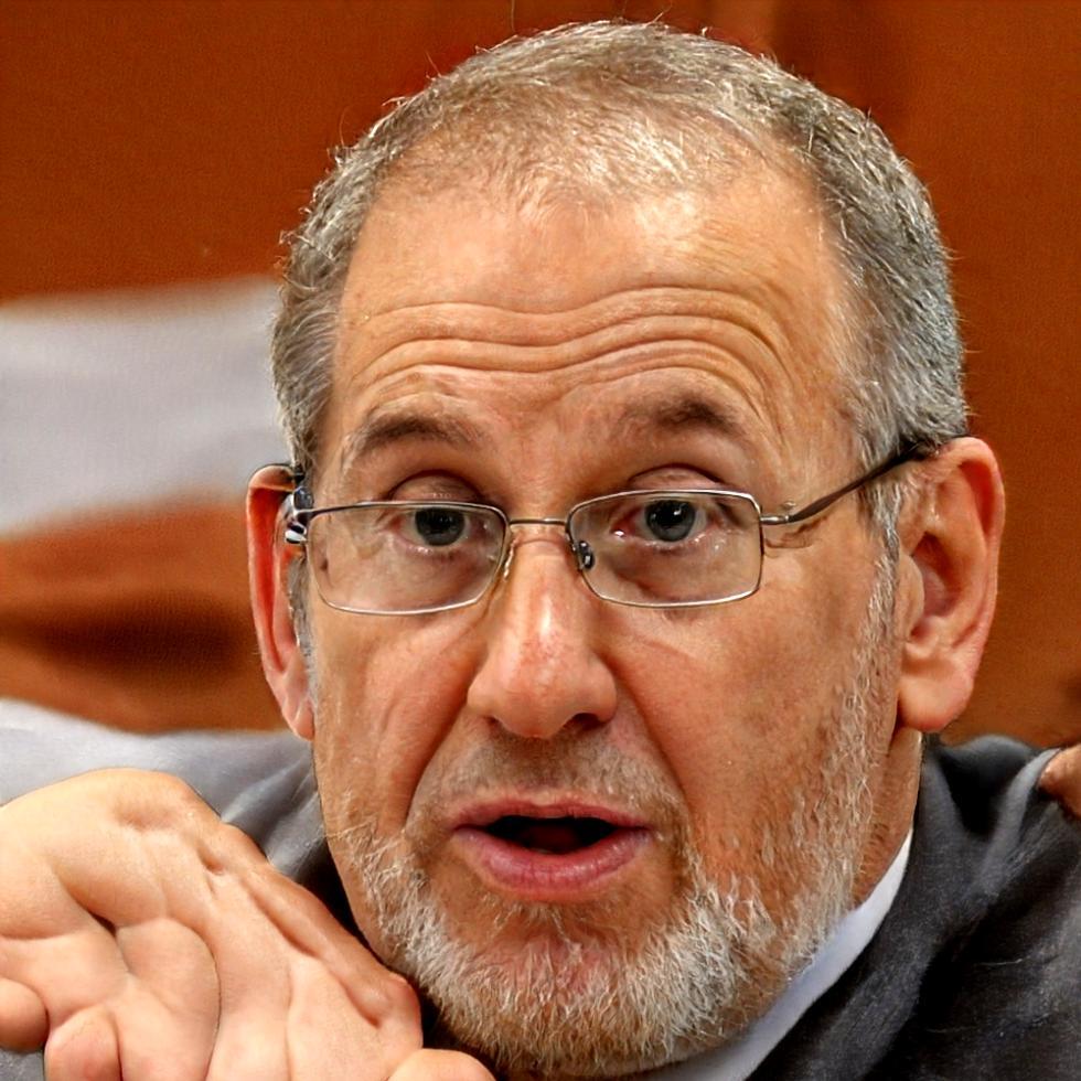 Portrait de Théo Delacroix, consultant en stratégie financière